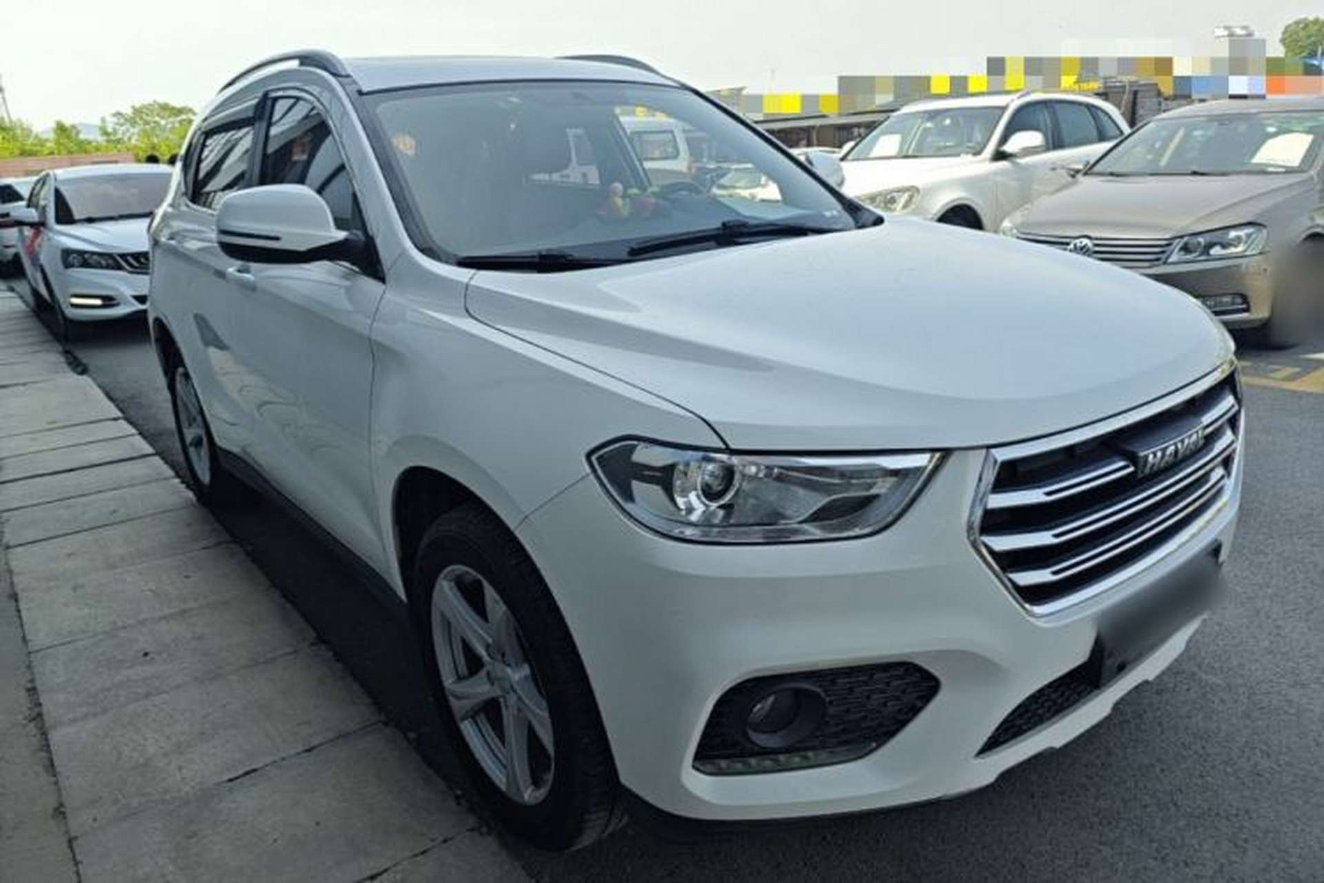 Used Haval H2 2018 Chuanxiang Edition 1.5T Dual-Clutch Two-Wheel Drive ZhiShang Model China V Standard Front Right 45 Deg