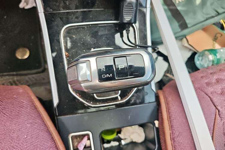 Used Haval H2 2018 Red-Label 1.5T Dual-Clutch Two-Wheel-Drive Elite Model Gear Lever