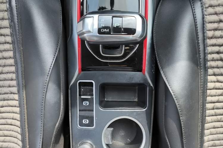 Used Haval H2 2018 1.5T Dual-Clutch Two-Wheel Drive Fashion Model China VI Standard Gear Lever