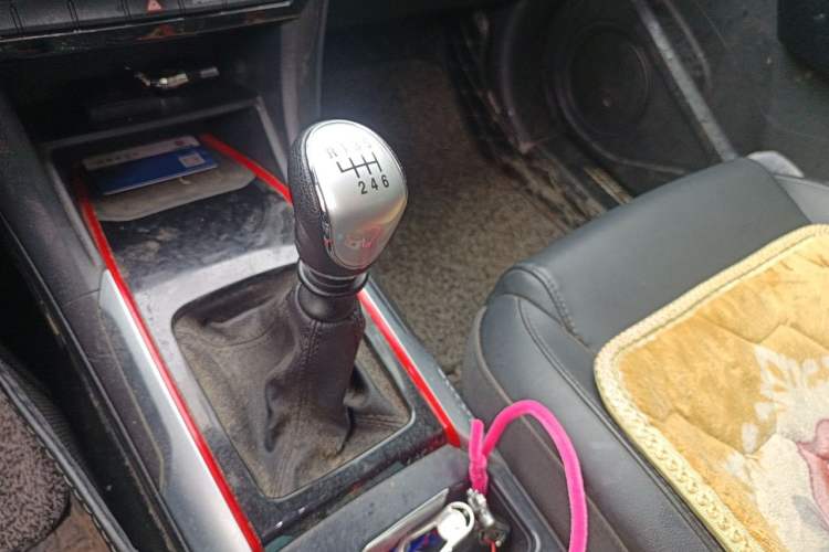 Used Haval H2 2018 Chuanxiang Edition 1.5T Manual Two-Wheel Drive Fashion Model China V Standard Gear Lever