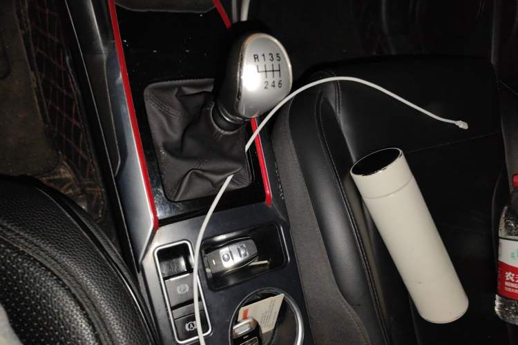 Used Haval H2 2018 Chuanxiang Edition Blue Badge 1.5T Manual Two-Wheel Drive Fashionable Model Gear Lever
