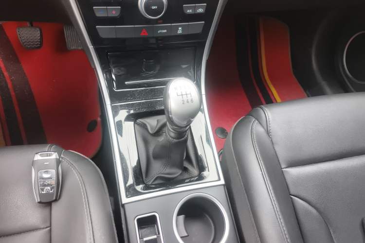 Used Haval H2 2018 Red-Label 1.5T Manual Two-Wheel Drive Elite Model Gear Lever