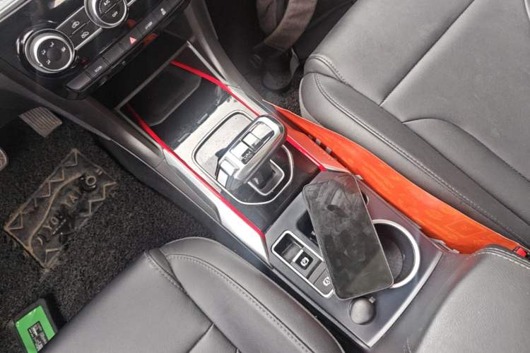 Used Haval H2 2018 Blue-Label 1.5T Dual-Clutch Two-Wheel-Drive Luxury Model Gear Lever