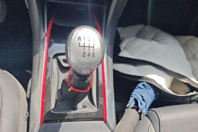 Used Haval H2 2018 Chuanxiang Edition 1.5T Manual Two-Wheel Drive Fashion Model China V Standard Gear Lever