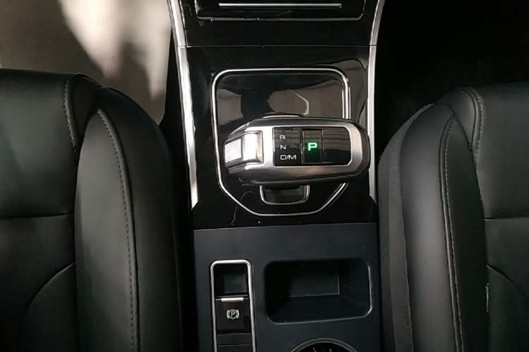 Used Haval H2 2018 1.5T Dual-Clutch Two-Wheel Drive Fashion Model China VI Standard Gear Lever