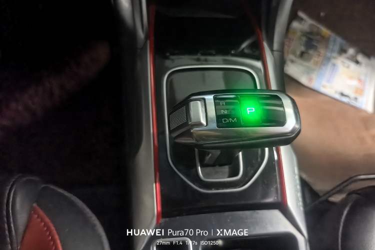 Used Haval H2 2018 Blue Label 1.5T Dual-Clutch Two-Wheel-Drive Elite Model Gear Lever