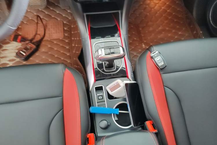Used Haval H2 2018 Blue-Label 1.5T Dual-Clutch Two-Wheel-Drive Luxury Model Gear Lever