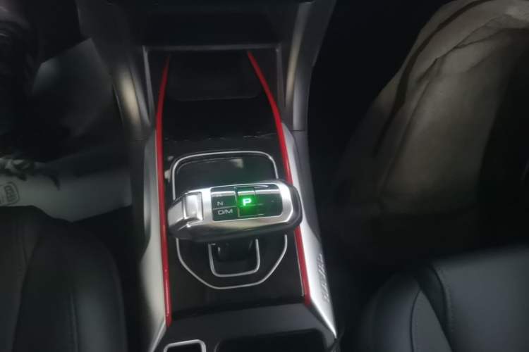 Used Haval H2 2018 1.5T Dual-Clutch Two-Wheel Drive Fashion Model China VI Standard Gear Lever