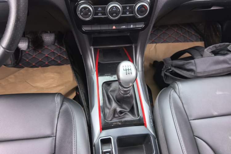 Used Haval H2 2018 Blue Label 1.5T Manual Two-Wheel Drive Luxury Model Gear Lever