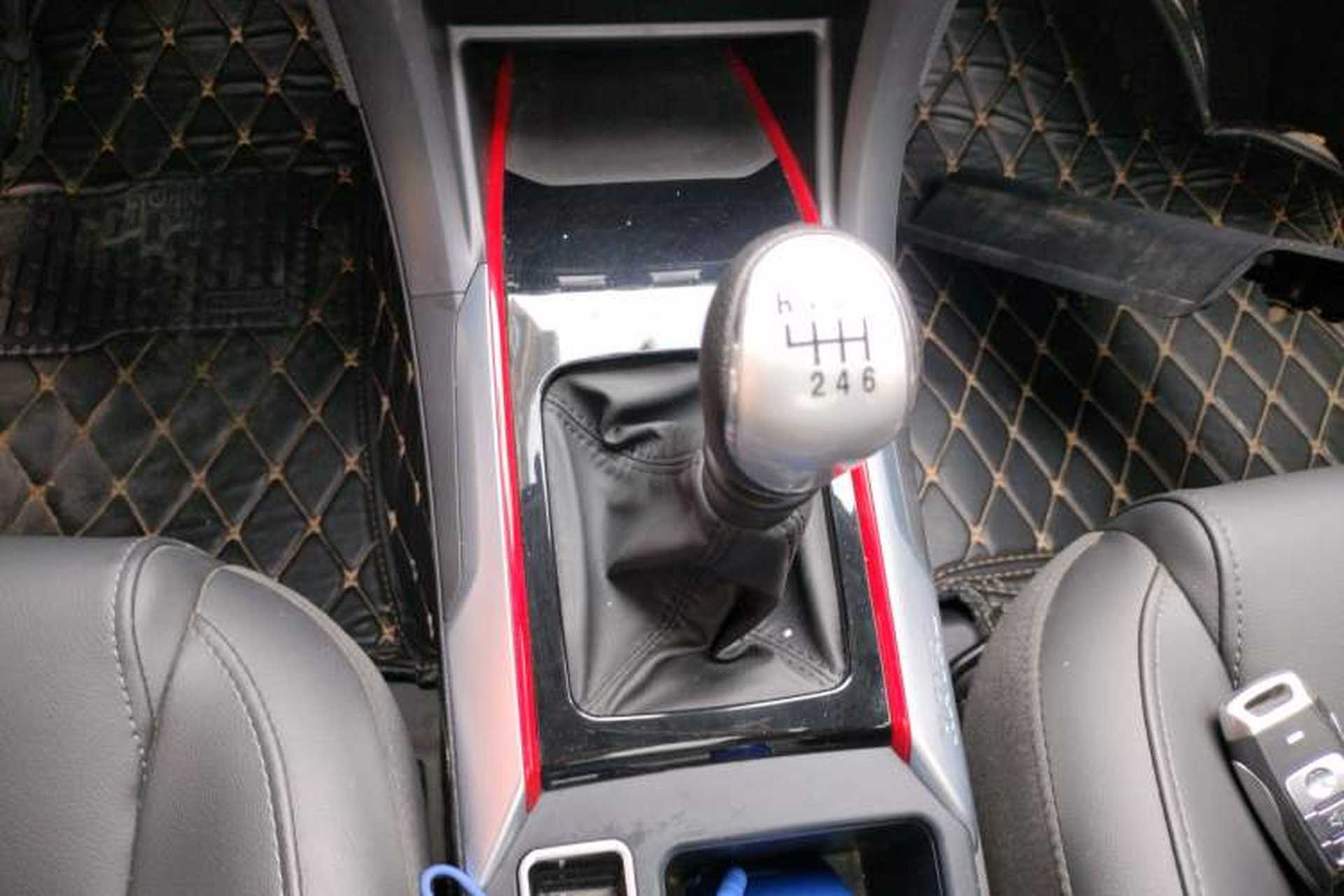 Used Haval H2 2018 1.5T Manual Two-Wheel Drive Luxury Model China VI Standard Gear Lever