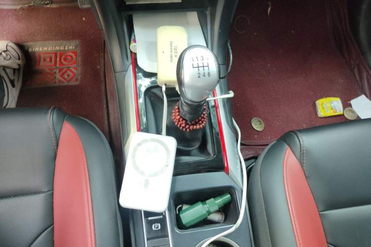 Used Haval H2 2018 Chuanxiang Edition Blue Badge 1.5T Manual Two-Wheel Drive Fashionable Model Gear Lever
