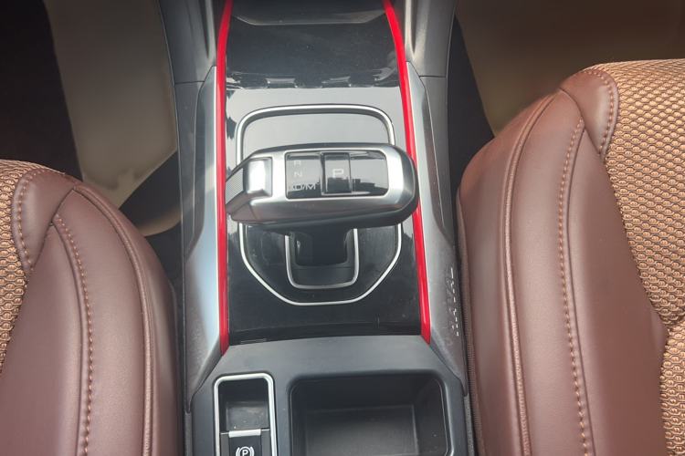 Used Haval H2 2018 Blue Label 1.5T Dual-Clutch Two-Wheel-Drive Prestige Model Gear Lever