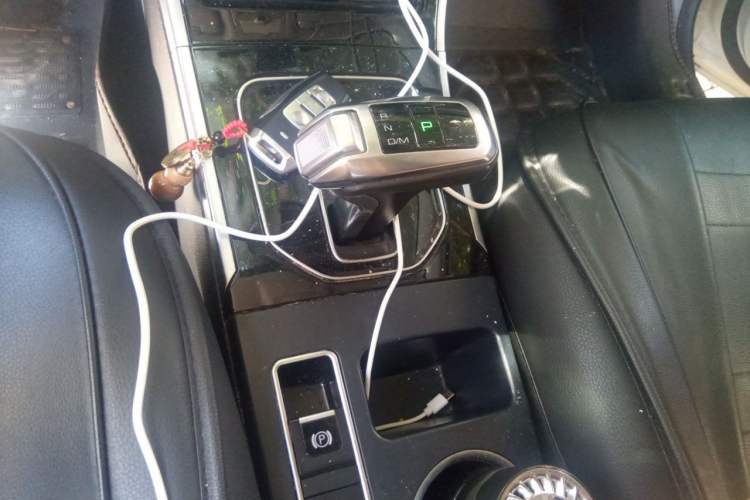 Used Haval H2 2018 Red-Label 1.5T Dual-Clutch Two-Wheel-Drive Luxury Model Gear Lever