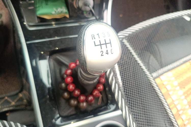 Used Haval H2 2018 Red-Label 1.5T Manual Two-Wheel Drive Elite Model Gear Lever