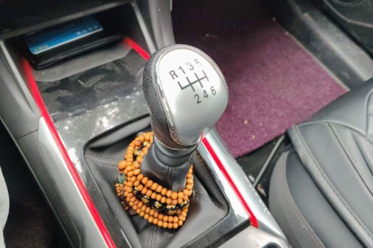 Used Haval H2 2018 Blue Label 1.5T Manual Two-Wheel Drive Elite Model Gear Lever