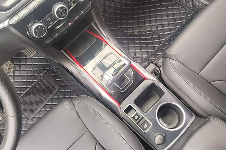 Used Haval H2 2018 Blue-Label 1.5T Dual-Clutch Two-Wheel-Drive Luxury Model Gear Lever
