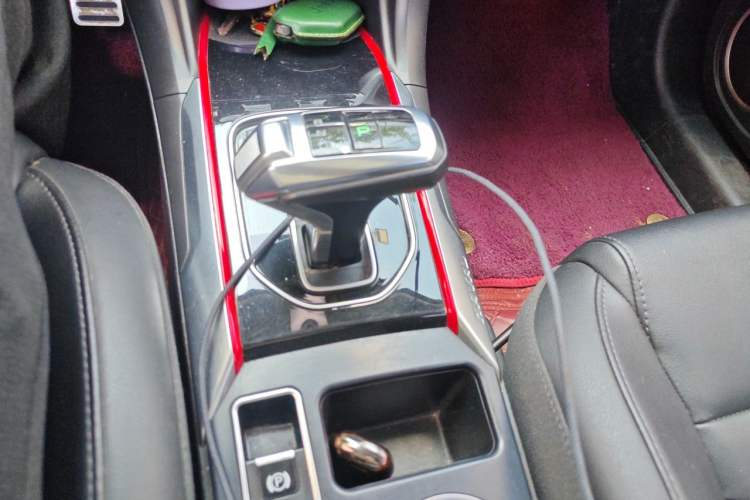 Used Haval H2 2018 Blue-Label 1.5T Dual-Clutch Two-Wheel-Drive Luxury Model Gear Lever