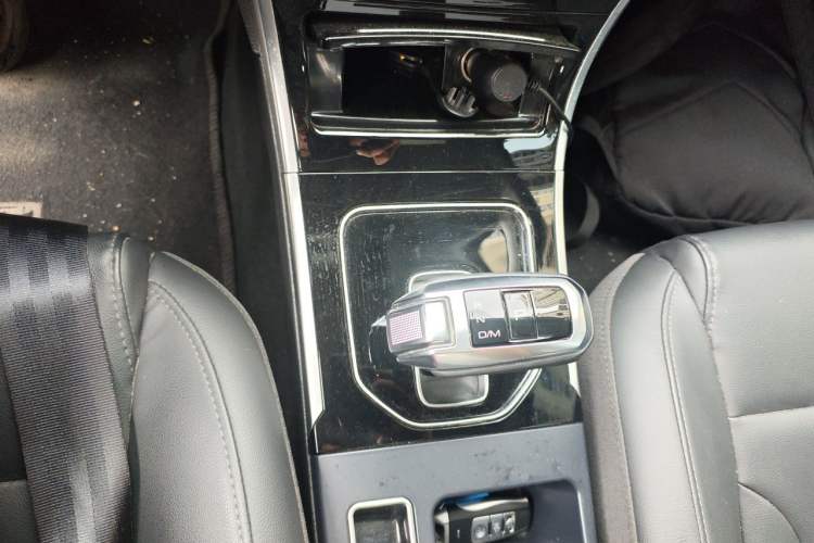 Used Haval H2 2018 Chuanxiang Edition Red Badge 1.5T Dual-Clutch Two-Wheel Drive Fashionable Model Gear Lever