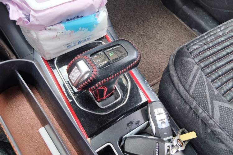 Used Haval H2 2018 Chuanxiang Edition 1.5T Dual-Clutch Two-Wheel Drive Fashion Model China V Standard Gear Lever
