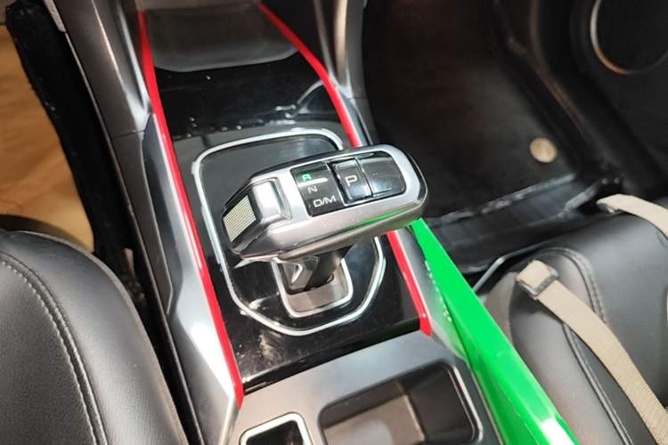 Used Haval H2 2018 Blue-Label 1.5T Dual-Clutch Two-Wheel-Drive Luxury Model Gear Lever