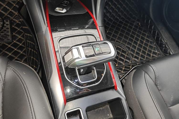 Used Haval H2 2018 Chuanxiang Edition Blue Badge 1.5T Dual-Clutch Two-Wheel Drive Fashionable Model Gear Lever
