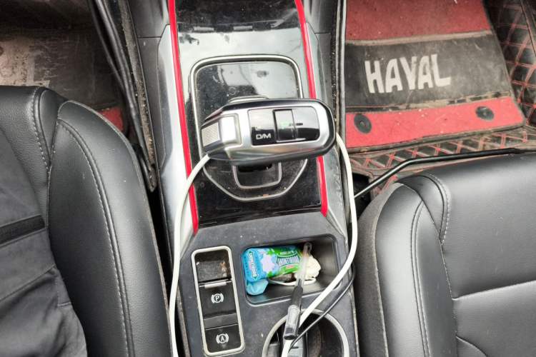 Used Haval H2 2018 Chuanxiang Edition Blue Badge 1.5T Dual-Clutch Two-Wheel Drive ZhiShang Model Gear Lever