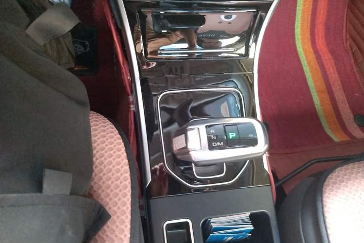 Used Haval H2 2018 Red-Label 1.5T Dual-Clutch Two-Wheel-Drive Luxury Model Gear Lever