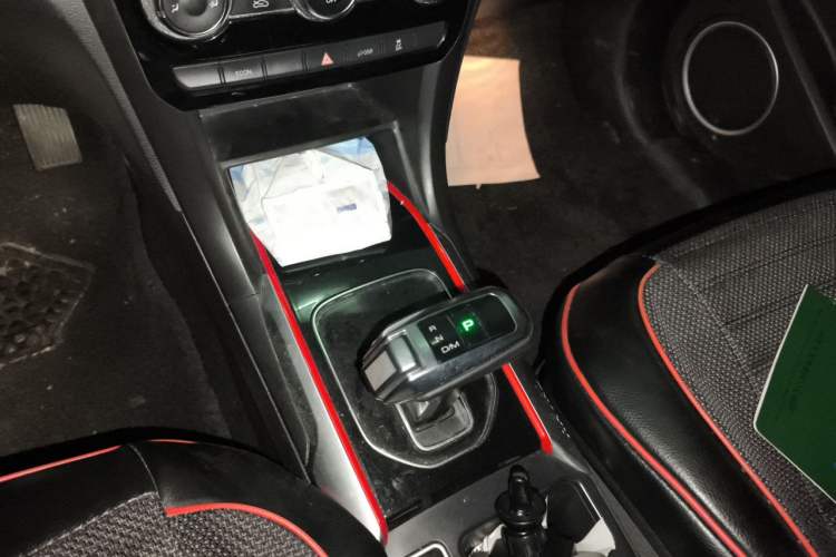 Used Haval H2 2018 Blue-Label 1.5T Dual-Clutch Two-Wheel-Drive Luxury Model Gear Lever