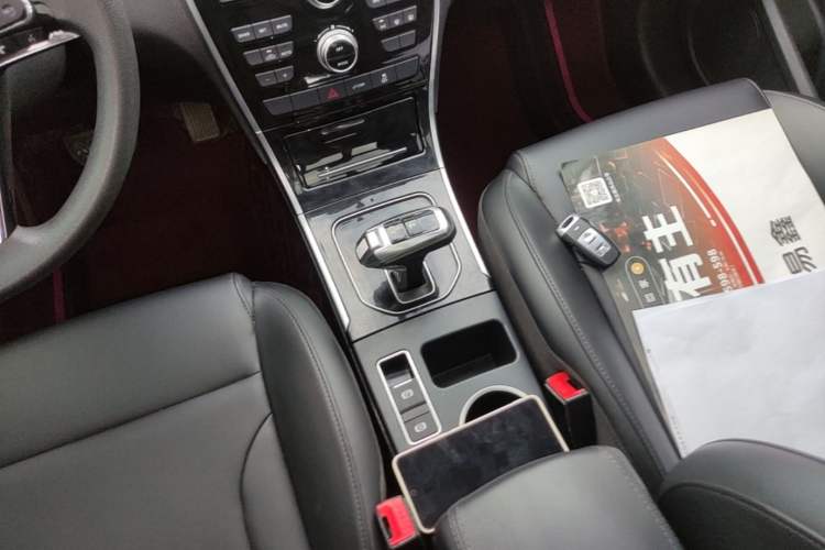 Used Haval H2 2018 Chuanxiang Edition Red Badge 1.5T Dual-Clutch Two-Wheel Drive Fashionable Model Gear Lever