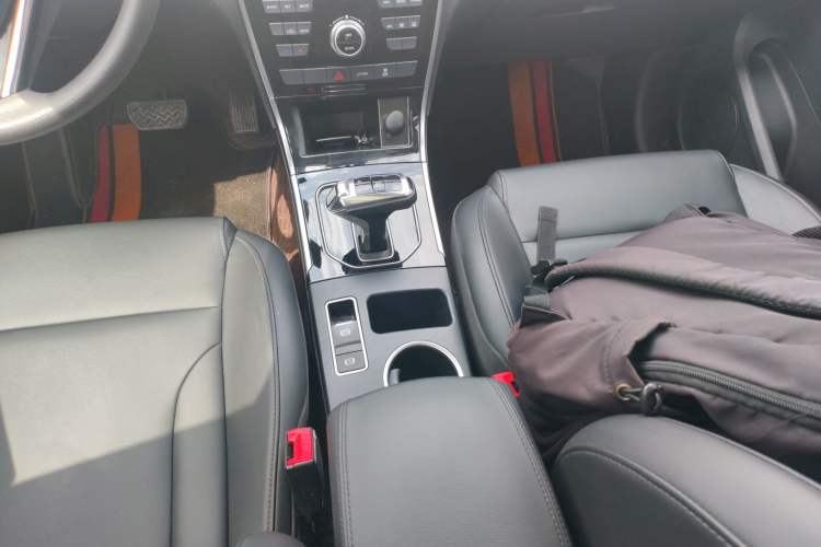 Used Haval H2 2018 1.5T Dual-Clutch Two-Wheel Drive Fashion Model China VI Standard Gear Lever