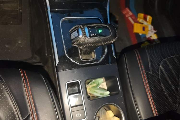 Used Haval H2 2018 Chuanxiang Edition 1.5T Dual-Clutch Two-Wheel Drive Fashion Model China V Standard Gear Lever