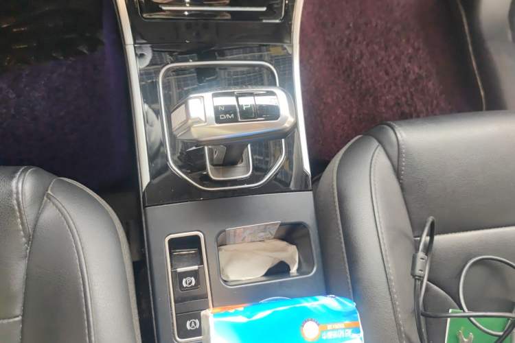 Used Haval H2 2018 Red-Label 1.5T Dual-Clutch Two-Wheel-Drive Luxury Model Gear Lever