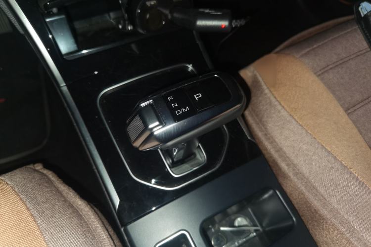 Used Haval H2 2018 Red-Label 1.5T Dual-Clutch Two-Wheel-Drive Luxury Model Gear Lever