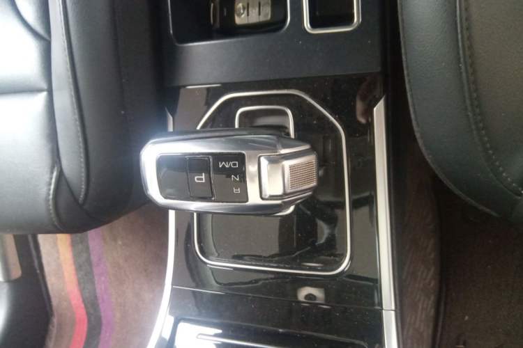 Used Haval H2 2018 Red-Label 1.5T Dual-Clutch Two-Wheel-Drive Elite Model Gear Lever