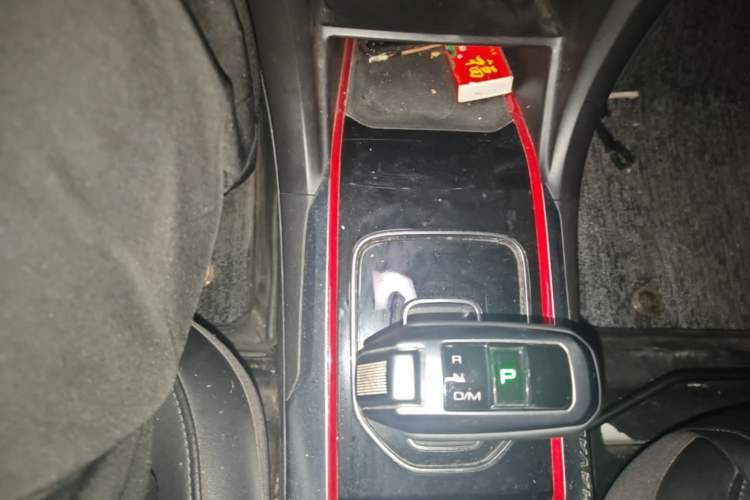 Used Haval H2 2018 Blue Label 1.5T Dual-Clutch Two-Wheel-Drive Elite Model Gear Lever