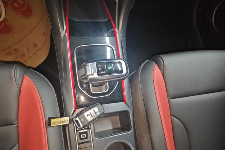 Used Haval H2 2018 Blue-Label 1.5T Dual-Clutch Two-Wheel-Drive Luxury Model Gear Lever