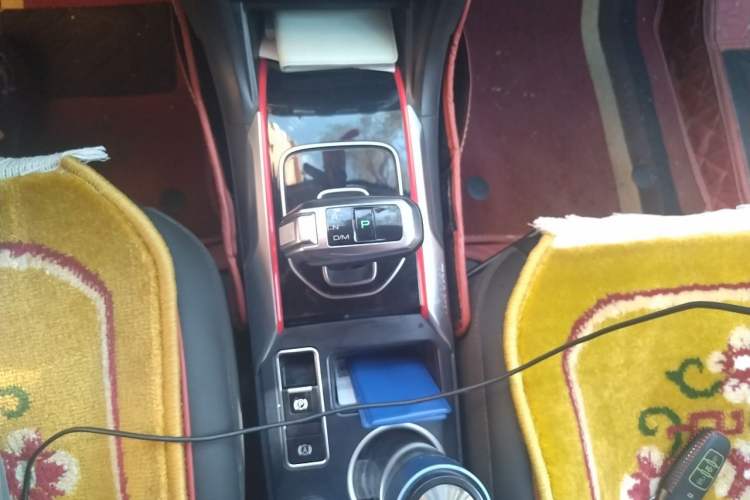 Used Haval H2 2018 Blue Label 1.5T Dual-Clutch Two-Wheel-Drive Elite Model Gear Lever