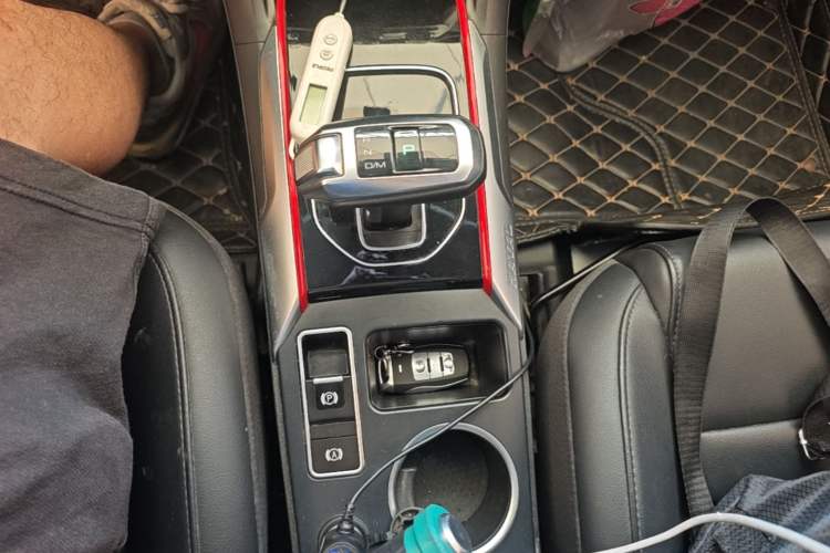 Used Haval H2 2018 Blue-Label 1.5T Dual-Clutch Two-Wheel-Drive Luxury Model Gear Lever