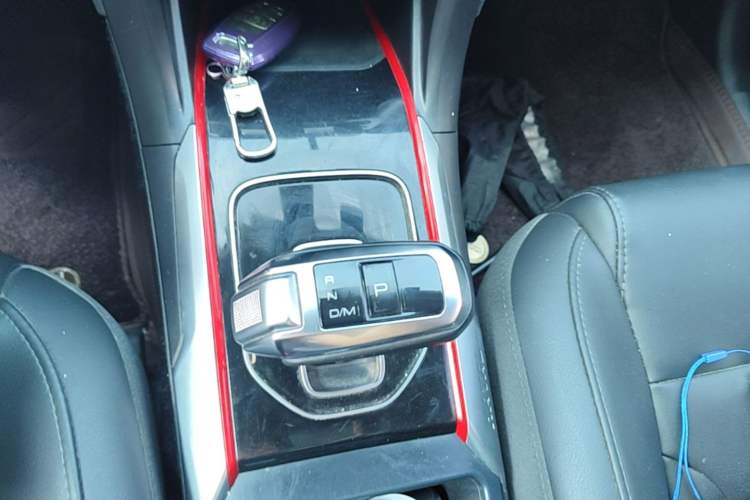 Used Haval H2 2018 Blue-Label 1.5T Dual-Clutch Two-Wheel-Drive Luxury Model Gear Lever