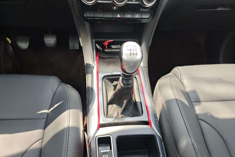 Used Haval H2 2018 1.5T Manual Two-Wheel Drive Luxury Model China VI Standard Gear Lever