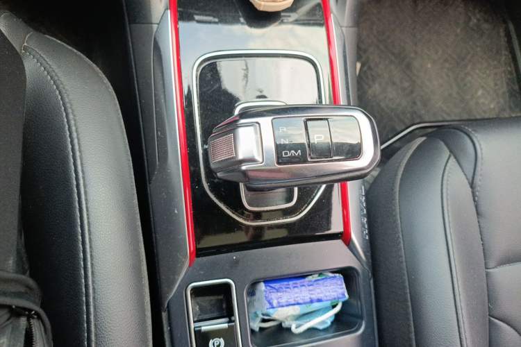 Used Haval H2 2018 Chuanxiang Edition Blue Badge 1.5T Dual-Clutch Two-Wheel Drive Fashionable Model Gear Lever