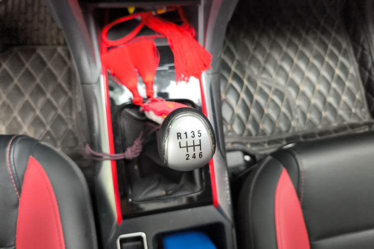 Used Haval H2 2018 Chuanxiang Edition 1.5T Manual Two-Wheel Drive Fashion Model China V Standard Gear Lever