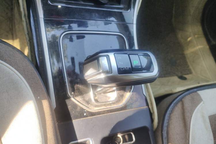 Used Haval H2 2018 1.5T Dual-Clutch Two-Wheel Drive Fashion Model China VI Standard Gear Lever
