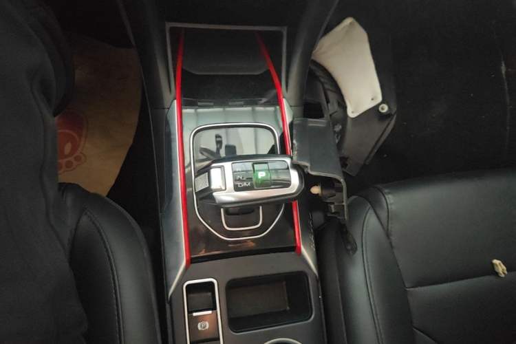 Used Haval H2 2018 Chuanxiang Edition Blue Badge 1.5T Dual-Clutch Two-Wheel Drive Fashionable Model Gear Lever