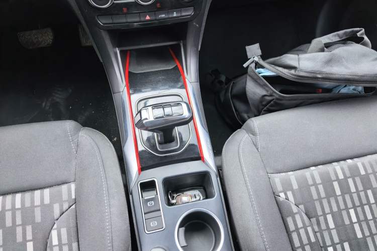 Used Haval H2 2018 Chuanxiang Edition Blue Badge 1.5T Dual-Clutch Two-Wheel Drive Fashionable Model Gear Lever