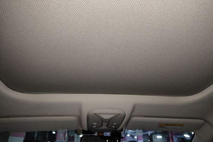Used Haval H2 2018 Chuanxiang Edition Blue Badge 1.5T Manual Two-Wheel Drive Fashionable Model Headliner