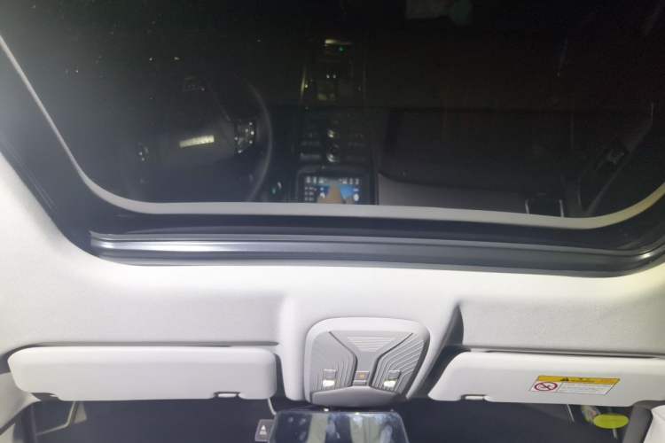 Used Haval H2 2018 1.5T Dual-Clutch Two-Wheel Drive Fashion Model China VI Standard Headliner