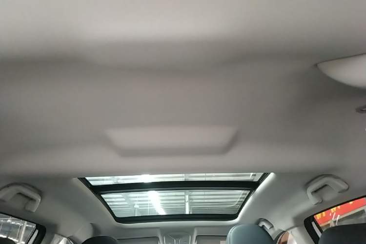Used Haval H2 2018 1.5T Dual-Clutch Two-Wheel Drive Fashion Model China VI Standard Headliner