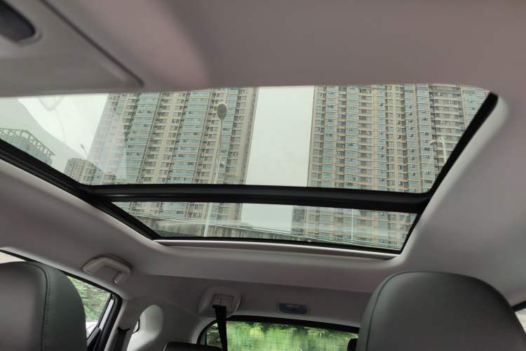 Used Haval H2 2018 Red-Label 1.5T Dual-Clutch Two-Wheel-Drive Luxury Model Headliner