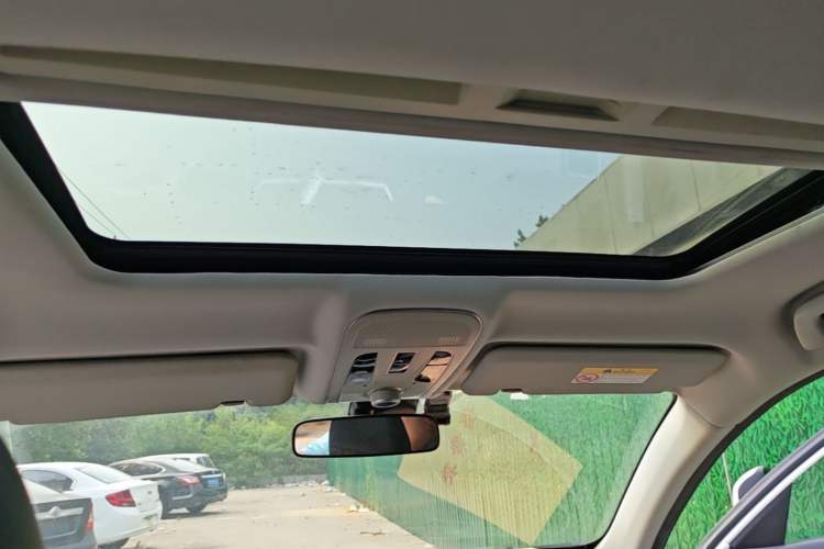 Used Haval H2 2018 Red-Label 1.5T Dual-Clutch Two-Wheel-Drive Elite Model Headliner